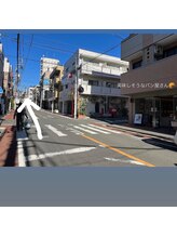 カサブランカ 自由が丘(Casablanca)/右にパン屋さんが出てきます