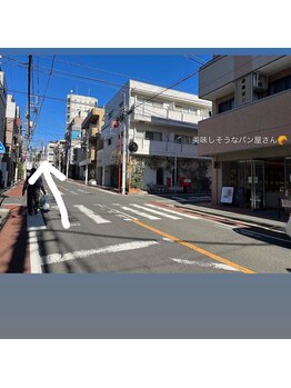 カサブランカ 自由が丘(Casablanca)/右にパン屋さんが出てきます