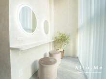 Allu.Me Eye 南青山店 【まつげパーマ・パリジェンヌ・LEDマツエク・アイブロウ】の雰囲気（[マツエク/フラットラッシュ/LED/＆Healthy(アンドヘルシー)]）