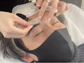 ゴリラアイブロウ 本店の写真/【メンズ×眉毛サロン】左右差などのまゆ毛のお悩みはゴリラアイブロウにお任せ♪清潔感や爽やかさをUP◎