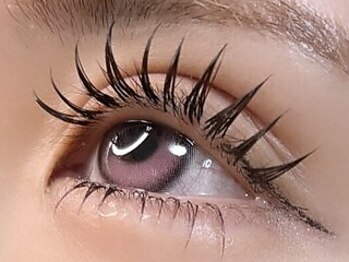 ラルガ(Raruga)の写真/驚くほど軽い最新フラットラッシュ。自まつ毛への負担を抑え、ワンランク上の軽やかな付け心地を。