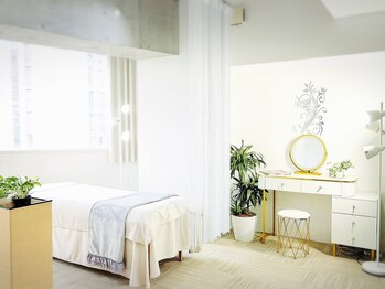 ブリリアン/眉毛サロン内