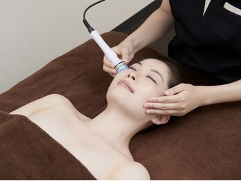 レディ 橋本の写真/【ハイパーナイフ(お顔のみ)+フェイシャルエステ付30分¥3300】お顔全体を引き上げ、ハリと弾力のあるお肌へ