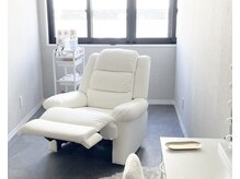 アイズムモア 名古屋伏見(I’sm more)の雰囲気（個室型美容室内にある一室が専用ブースとなります/アイブロウ）