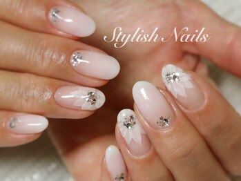 スタイリッシュネイルズ(Stylish Nails)/ホワイトグラデ＆フラワー