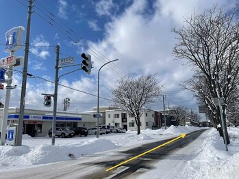 ヴァロ(Valo)/サロン駐車場 1