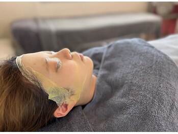 レペリオビューティーサロン(reperio beauty salon)の写真/【シミ・しわ予防＆改善】年齢肌のお悩みにアプローチ！熟練のハンドマッサージでハリツヤ溢れる若々しい肌