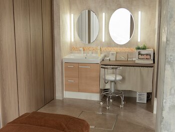 鍼灸接骨院 心凪(ミナギ)/化粧直しスペース