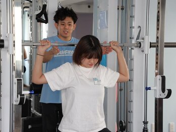 パレフィットジム 横浜(PaleFitteGym)の写真/【関内駅徒歩4分】メンズやブライダルの方も大歓迎！豊富なマシンと広々とした空間で筋力UP・美ボディへ♪