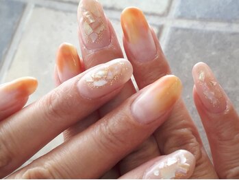 パステル(PASTEL)/シェルを使った上品ネイル