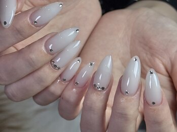 ダークハニー 原宿店(Dark Honey)/ホワイトネイル/ストーンネイル