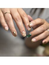 ビーネイル(8ee Nail)/