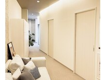 デンオブ(Den of)の雰囲気（完全個室ででリラックスしたお時間をお過ごしいただけます）