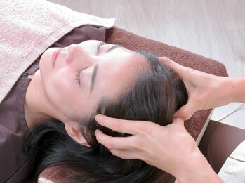 リキュア エスパース デ ボーテ 東京表参道店(ReCuA Espace de Beaute)の写真/【頭痛・眼精疲労に◎】リキュアヘッドマッサージ+頭の鍼◎国家資格所持者によるドライヘッドスパで小顔に!