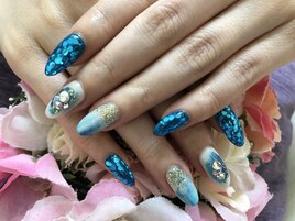 1 夏のキラキラネイル