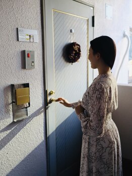 ユニヴェール/ザロータス(UNIVERS/THE LOTUS)/セノバから徒歩2分駅近サロン