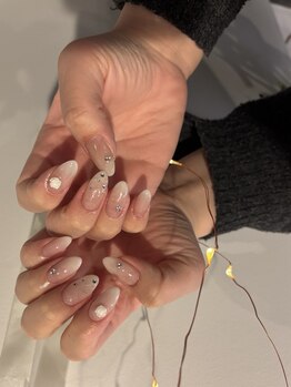 ロマンティックカラー(Romantic color)の写真/【キラキラちゅるんネイル】ワンホンデザインで指先から愛されオーラを纏う♪指先を見るたびにときめきを