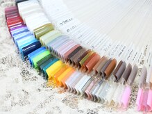 ユヌ(UNE.)の雰囲気（豊富なカラーを取り揃えております♪）