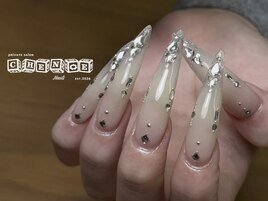 ビジューロングネイル