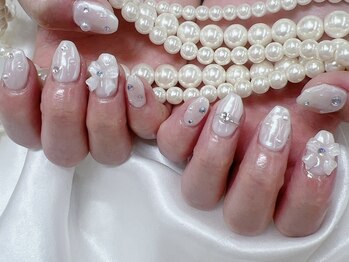 ハニービービー(Honey Bee Bee)/ホワイトオーロラネイル