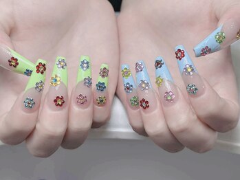 ピーチネイル 大塚(Peach Nail)/チップ長さだしx花ストーン