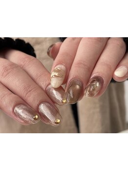 ネイル・アイメニューの同時施術が可能