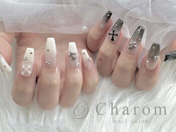 チャロム(Charom)/ホワイト×ブラック