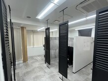 エサージュオム 新宿店の雰囲気(全席半個室・マッサージチェアのリラックス空間♪)