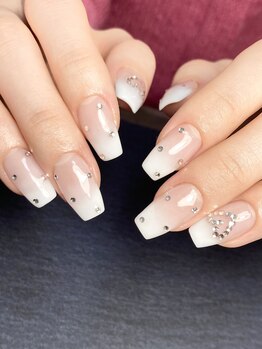 白グラデーションストーンアート