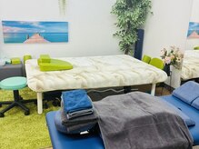 とらちゃん整体の雰囲気（施術によってベットを使い分けます。）