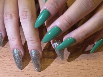 カラーズネイル エビス(Colors Nail Ebisu)の写真/カラーを選びきれないあなたに◎200色から選び放題！バイカラーでおしゃれに差をつけて♪