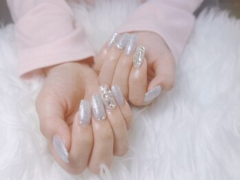 リナネイルビューティー(Lina nail beauty)の写真/特別な日は指先から輝く！パーツやストーンつけ放題で、華やかなお手元に仕立てますよ♪