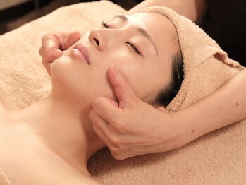 ルーチェ(Luce)の写真/貸切空間《Vリフトフェイシャルトリートメント》40代から始めるたるみケアで内側から根本改善!