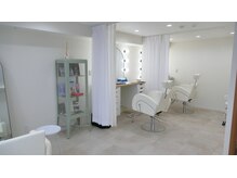 ユイル(YU1L)の雰囲気（広々店内でご希望に合わせたメイクを致します。）