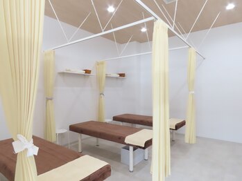 月の木整骨院/【院内】施術ベッド
