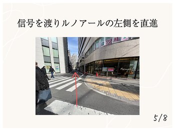 レロ 恵比寿店(LELLO)/大通りの信号を渡ります