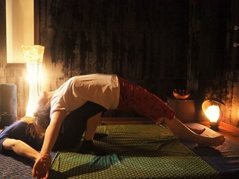 バーンラクサ(BAAN RAKSA)の写真/深夜4時まで営業♪タイ古式マッサージ好きが集う本格店！タイで修行を積んだ本場特有の力強い施術も人気＊