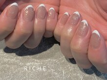リッシュ(RICHE)/きらめく上品フレンチネイル