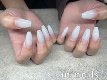 インネイルズ(in.nails)/スカルプ　白グラデーション