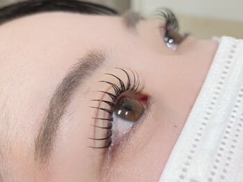 エヌモエアイラッシュ(N,moe Eyelash)の写真/《お子様同伴OK◎》遅い時間まで営業！家事/育児/お仕事で忙しいママさんのお目元のキレイを叶えます☆