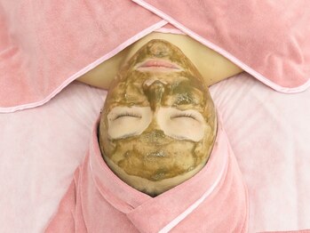 Cスキンケアクリニック 麻布店の写真/肌悩みを徹底改善！エクソソームハーブピーリングで肌のターンオーバーを促進し、透明感溢れる陶器肌に♪