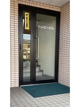 クロワ(croix)/建物入り口はこちらです