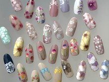 ラモーヴ(La mauve)の雰囲気（フラワーアートの講師も務めるオーナーの手描きフラワー）