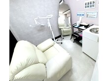 ホワイトニングショップ 阪急伊丹店の雰囲気（半個室なので、人目を気にせずリラックスしていただけます♪）