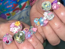 ゴテゴテ盛りネイル【キヨカ】