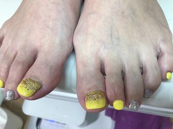 アトリエ ハルミナ(atelier harumina)/ラメでキラキラ フットネイル