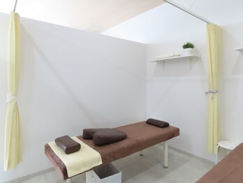 月の木整骨院/【院内】施術ベッド