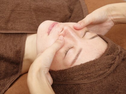 小顔東京 関内店の写真