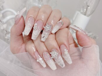 ミリーモア 新宿(Milyy moor)の写真/大人気長さ出し♪ロングネイルに挑戦したい方、爪にコンプレックスがある方も可愛いネイルを楽しめる★