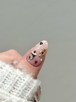 ネイルアトリエ ニュイ(nail atelier Nuit.)の写真/【SNSで話題★】アートペインティングやミラーアート、エンブロイダリーアート等繊細な手描きアートが得意!